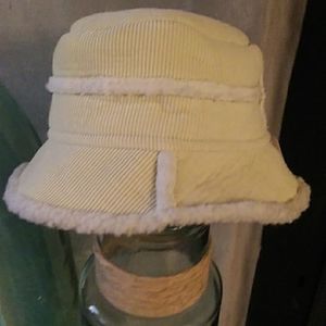 NWT ADORABLE BUCKET HAT IN TAN CORDUROY WITH SHERPA LINER AND ACCENTS. 1 SIZE
